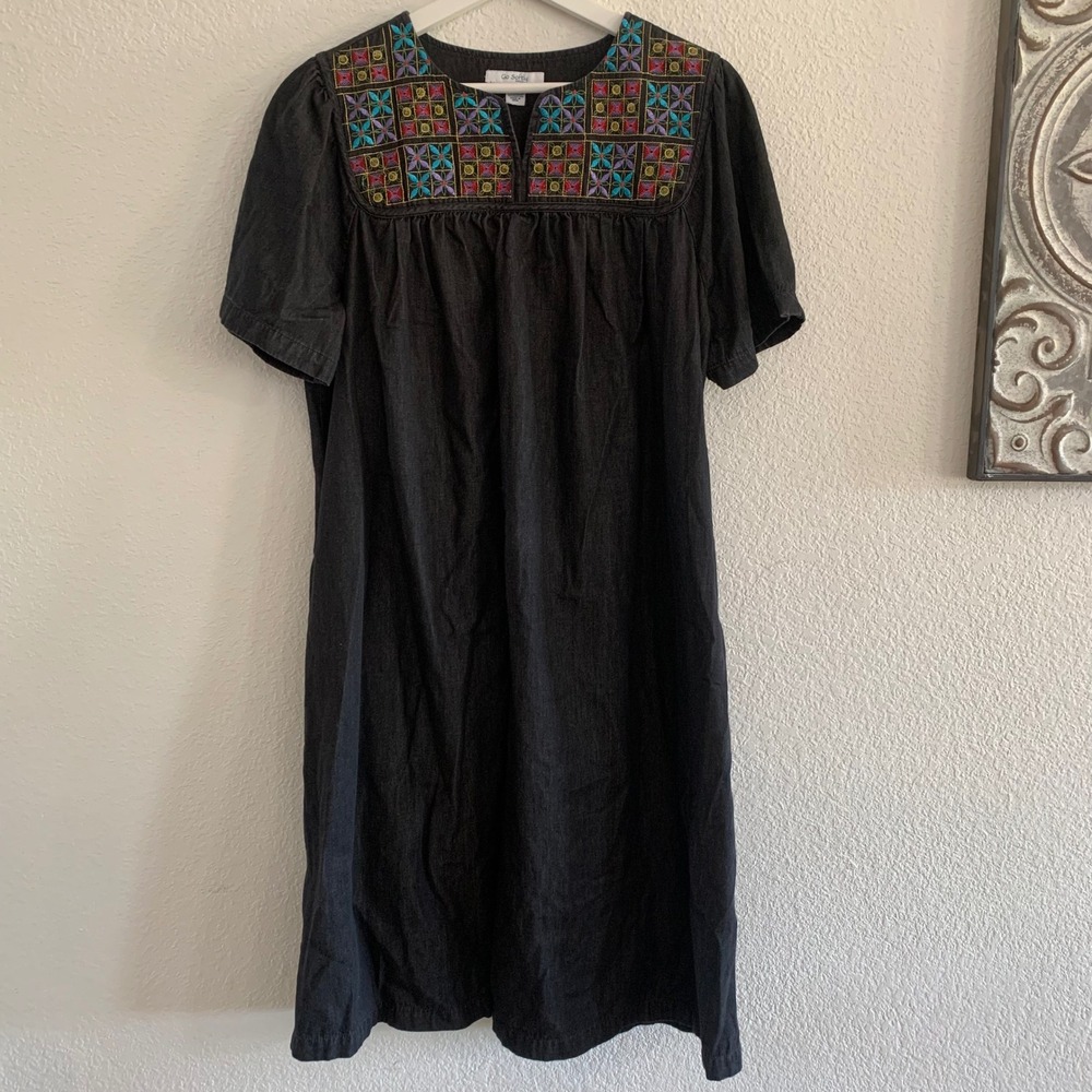 Go Softly Patio Black Cotton Embroidered Muumuu House Dress Size M Short Sleeve